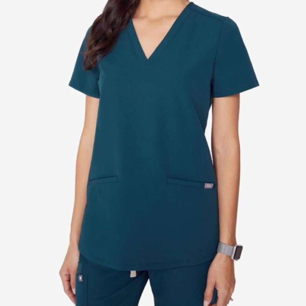 NWT FIGS Casma Three Pocket Scrub Top